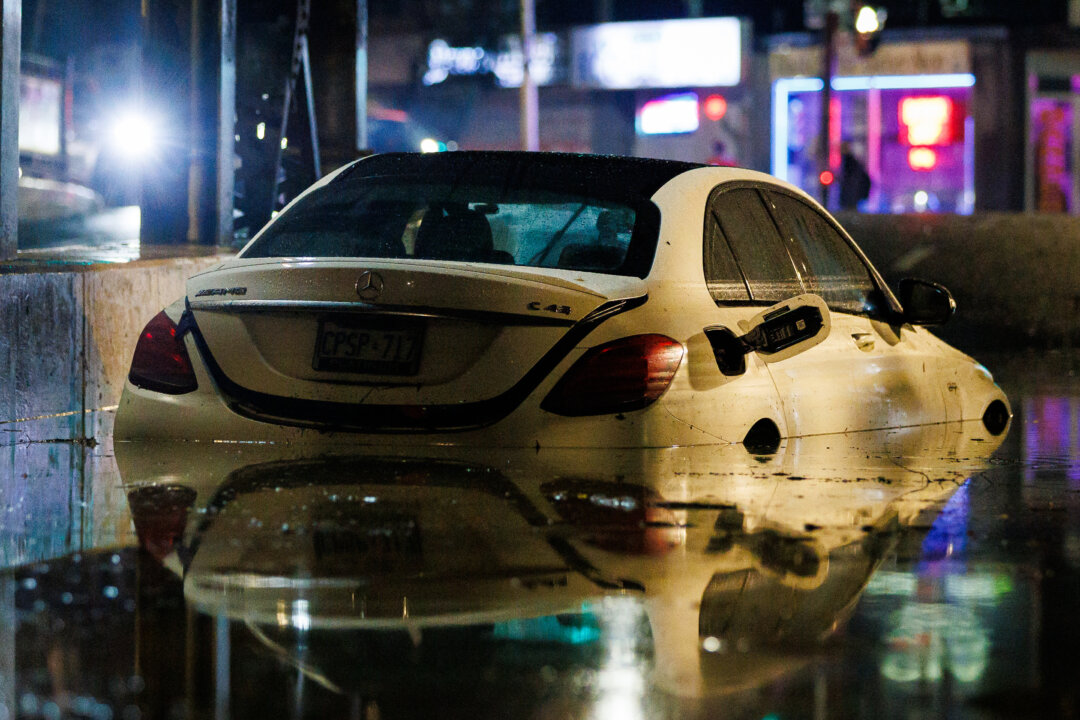 Severe Storms Sweep Ontario, Bringing Flooding, Power Outages to Toronto Area