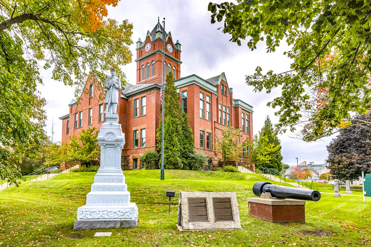 The Grand Traverse County Courthouse stands on the highest ground in the city. It's made out of red brick and sandstone in the Richardsonian Romanesque architectural style. (Roberto Galan/Shutterstock)