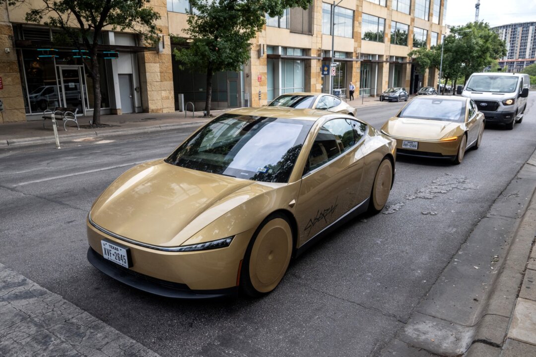 Federal Regulators Probe Tesla’s Safety Certification of Cybercab