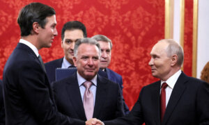 Kremlin Says Peace Talks Useful as US Envoys Leave Moscow for Kyiv