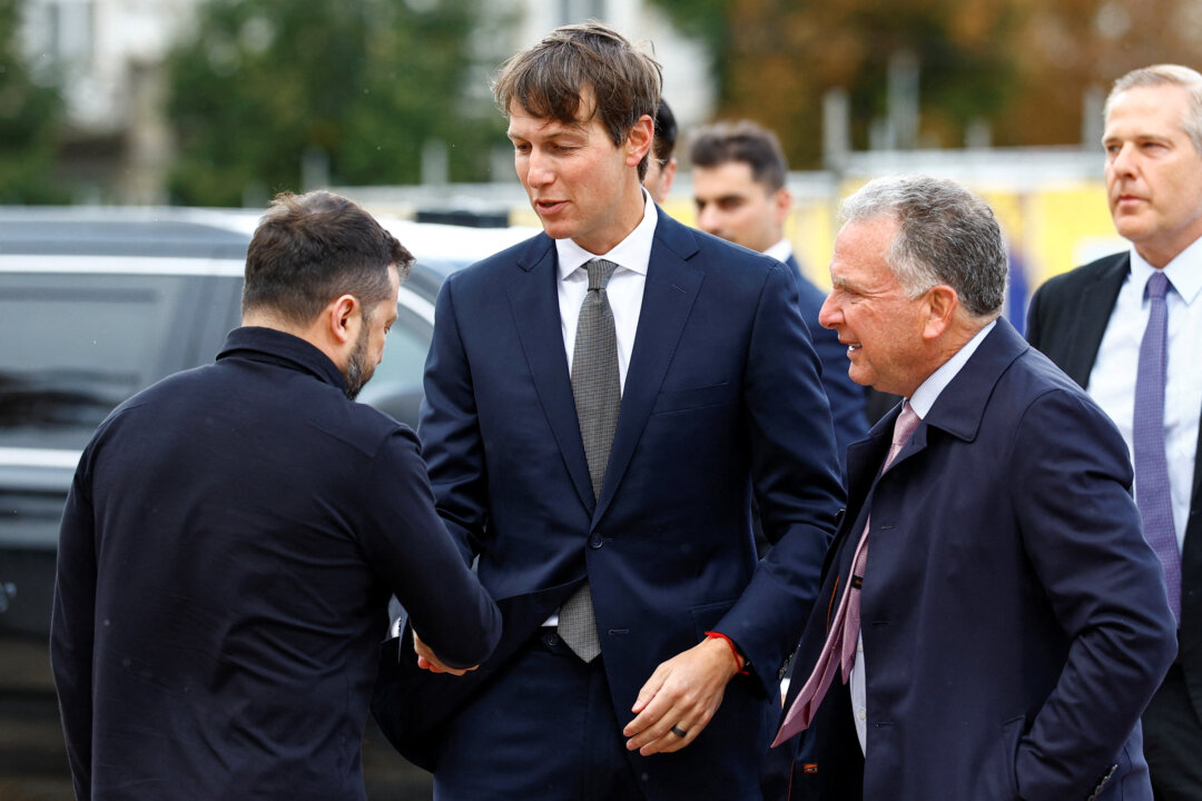 US Peace Envoys Hold Talks in Ukraine After Moscow Visit