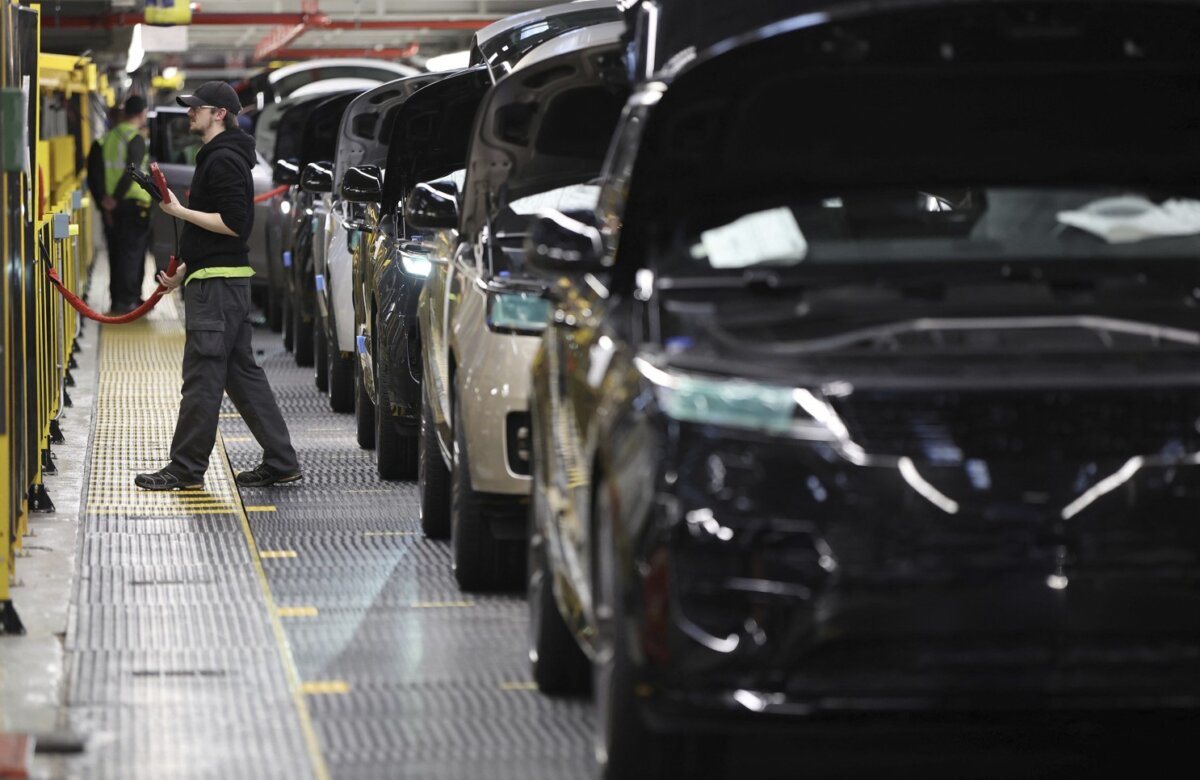 A member of staff works on the production line at Jaguar Land Rover’s factory in Solihull, England, on Dec. 15, 2022. (Phil Noble/Reuters)
