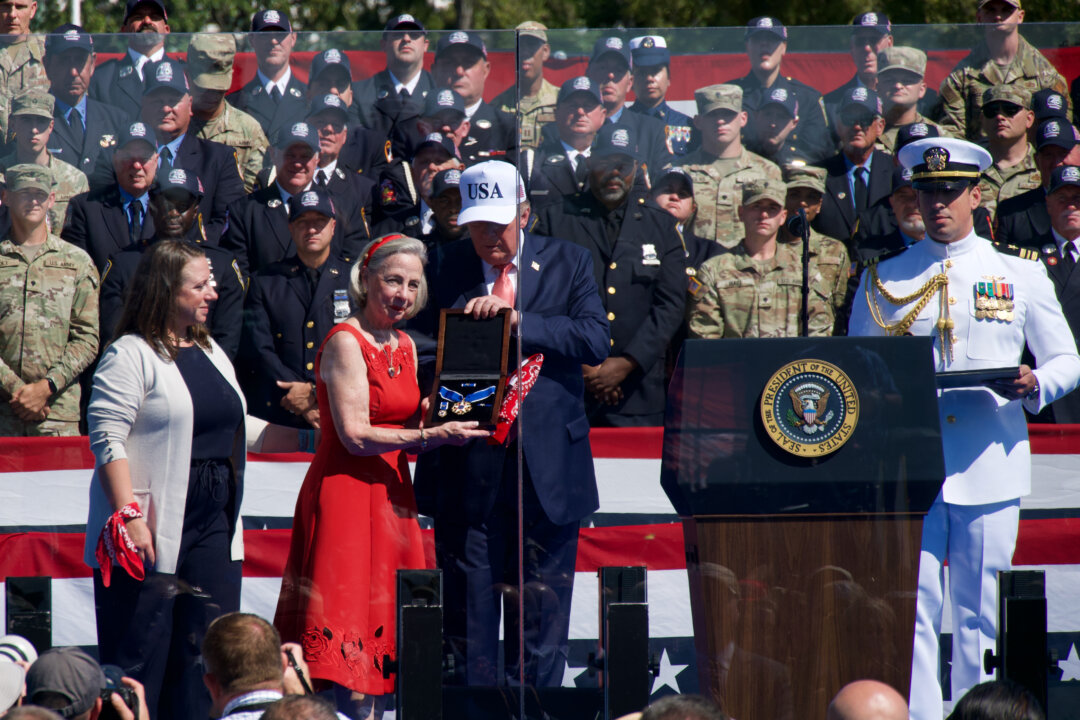 Trump Awards Presidential Medal of Freedom to ‘Red Bandana’ 9/11 Hero