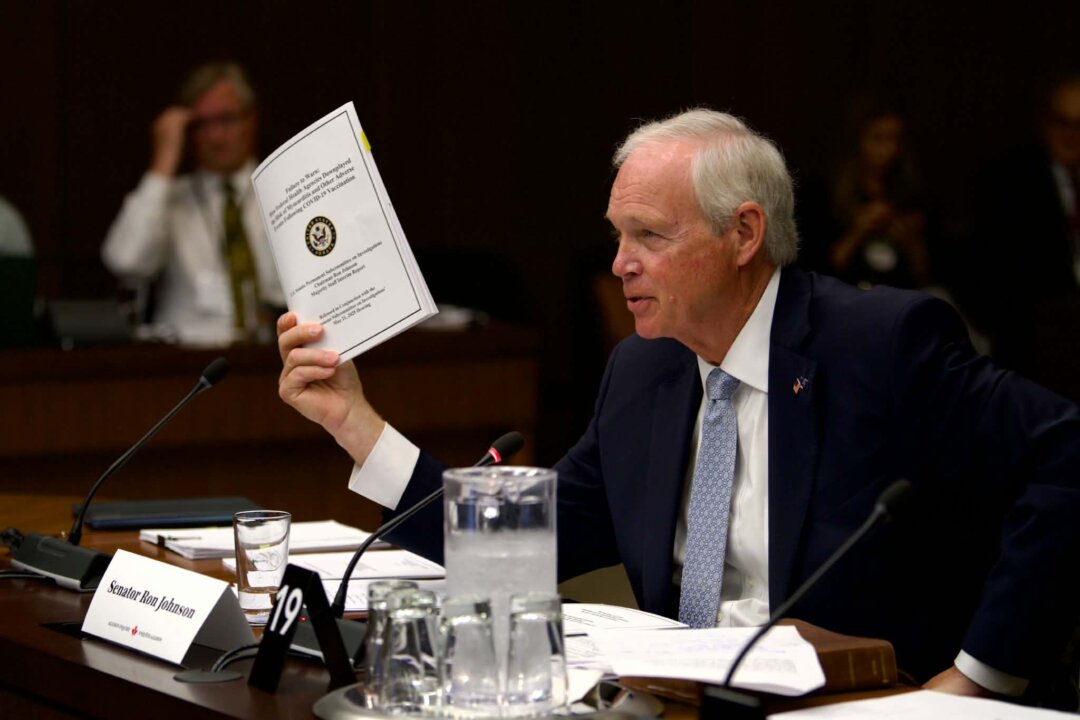 US Sen. Johnson Tells Ottawa COVID-19 Vaccine Inquiry Pandemic ‘Mistakes’ Must Not Be Repeated