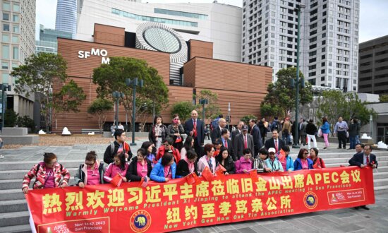 Free Flights and Free Hotels: Recruiters Line Up Crowds to Welcome Xi in Washington