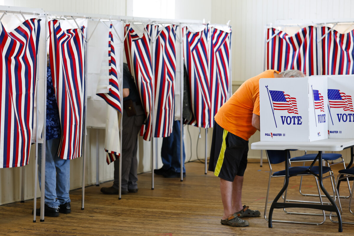 Voters cast their ballots in the primary for midterm elections at Sanbornton Town Hall in Sanbornton, N.H., on Sept. 8, 2026. (CJ Gunther/Getty Images)