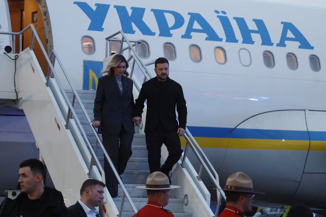Ukrainian President Volodymyr Zelenskyy Arrives in Calgary Ahead of Carney Meeting