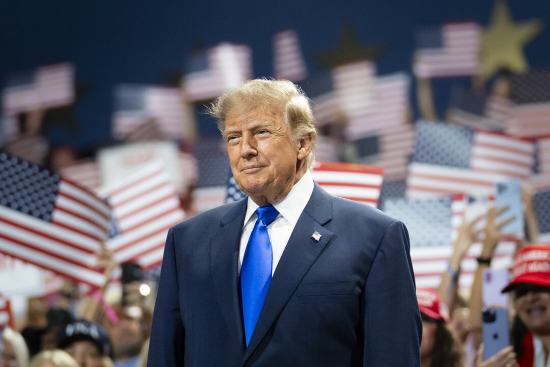 Trump Promises Every Adult US Citizen $5,000 If GOP Secures Majority in Congress
