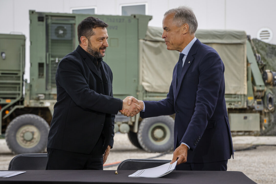Ottawa, Kiev Sign 100-Year Security Pact Focused on Drones and Defence as Zelenskyy Visits Canada