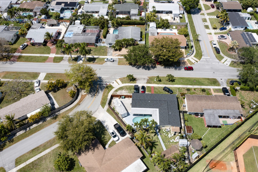 Mortgage Demand Drops as Rate Climbs Toward 7 Percent