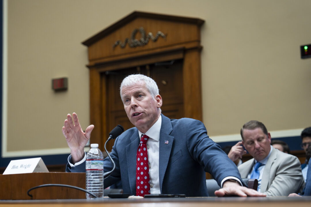 Wright Says Gas Prices ‘Absolutely’ Going to Drop as Hormuz Oil Flows Rebound