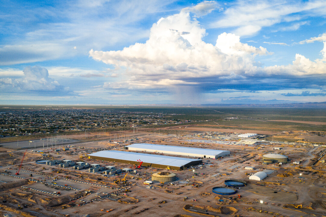 Abbott Orders Texas Environmental Agency to Stop Data Center Permits Pending Audits