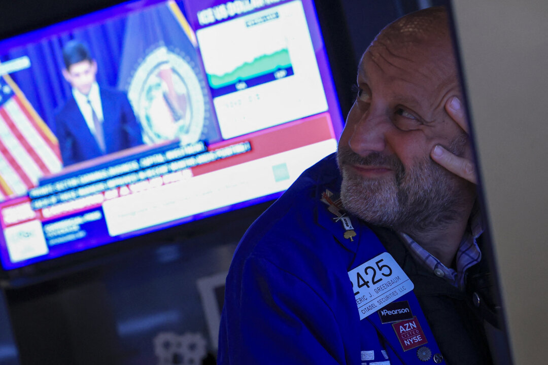 Wall Street Review: Stocks End Week Mixed as Fed Shifts Focus Back to Inflation