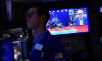 S&P 500 Nears Record High as Oil, Bond Yields Extend Slide