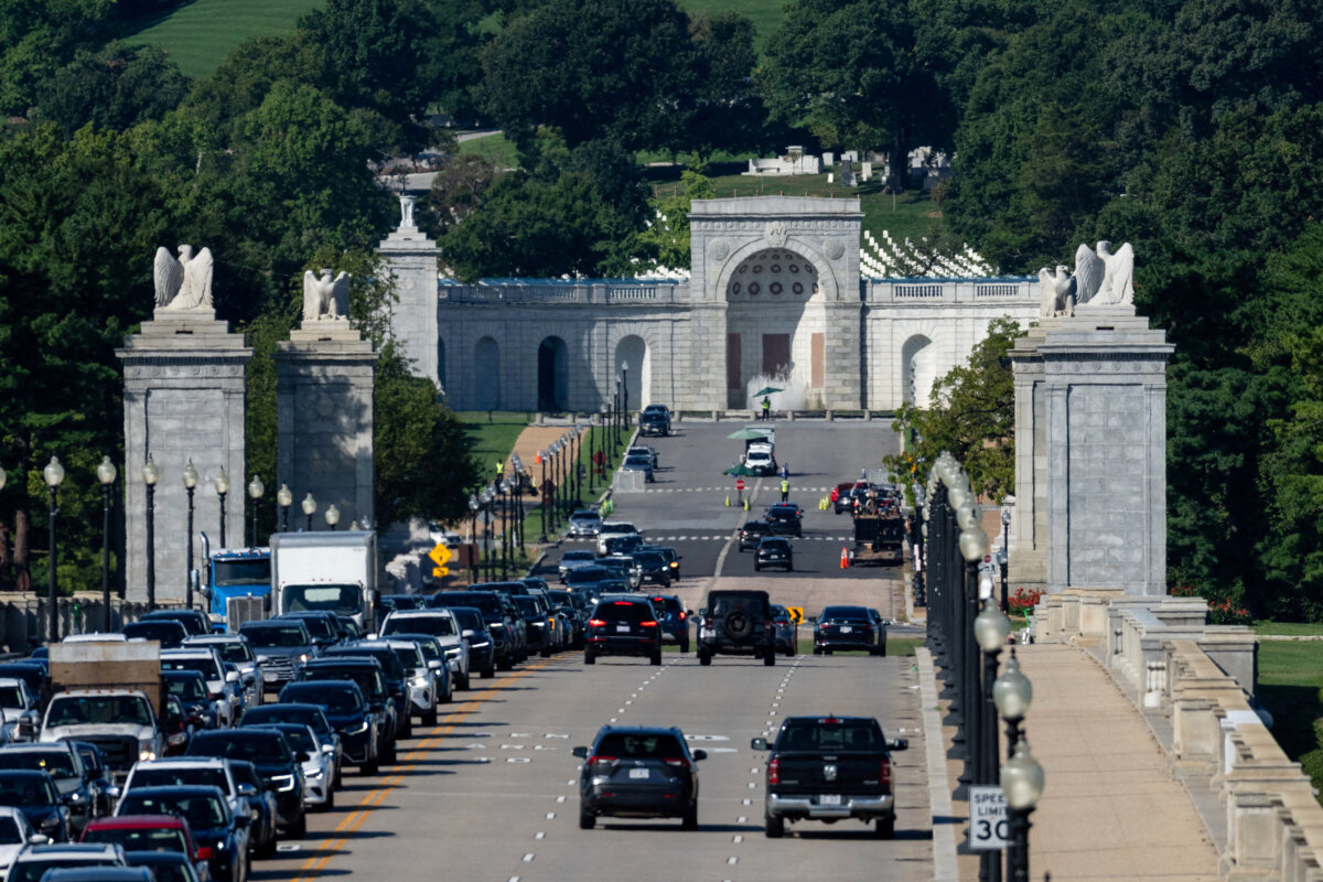 Vehicles drive past along the Memorial Bridge near Memorial Circle in Arlington, Va., the proposed site for U.S. President Donald Trump's "Triumphal Arch," seen from the Lincoln Memorial in Washington on Sept. 8, 2026. (Eric Lee/Reuters)