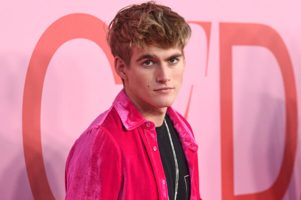 Son of Cindy Crawford Dies at Age 27