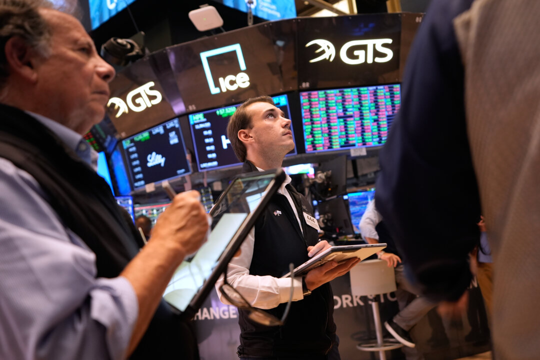 Oil Prices Tumble Under $100 per Barrel as Trump Hints at Reopening Talks With Iran