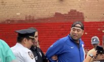 Anti-CCP Protesters March in New York Ahead of Xi Visit; Police Detain Man From Opposing March After Attack