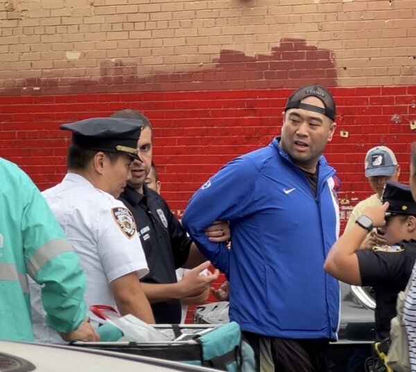 Anti-CCP Protesters March in New York Ahead of Xi Visit; Police Detain Man From Opposing March After Attack
