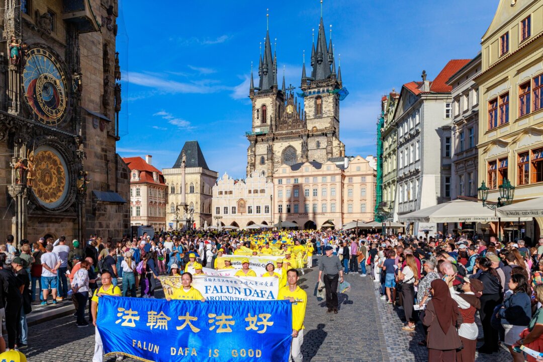 Cover image for Thousands of Falun Gong Practitioners March in Prague to Showcase Hope and Resilience