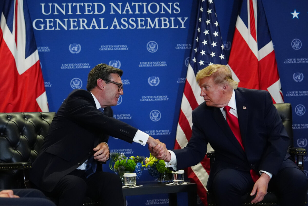 President Donald Trump (R) shakes hands with British Prime Minister Andy Burnham during the U.N. General Assembly at the U.N. headquarters in New York on Sept. 22, 2026. (Julia Demaree Nikhinson /AP)