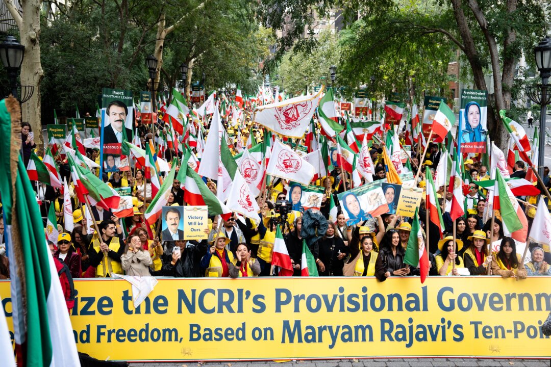 Thousands Rally to Support Iran Resistance Movement During UN General Assembly