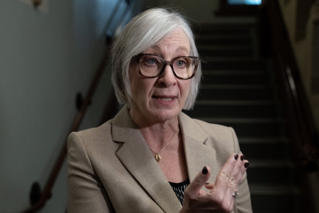 Cover image for Labour Law Changes Would Bring ‘Sunlight’ to Collective Bargaining: Jobs Minister