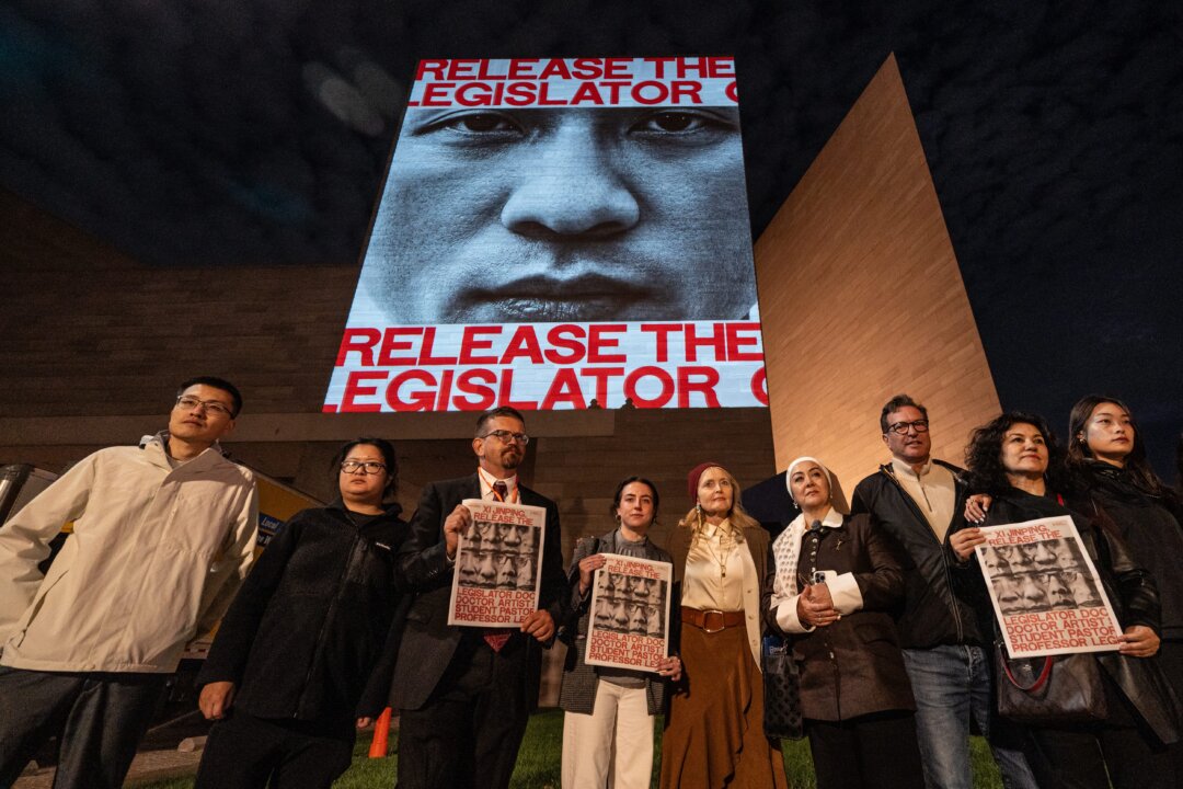Cover image for Faces of Chinese Political Prisoners Light Up Washington Buildings as Xi Arrives for Summit