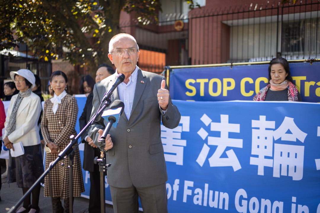 ‘Stop Transnational Repression’: Community Leaders Condemn Attack on Falun Gong Practitioner Outside Chinese Consulate in Toronto