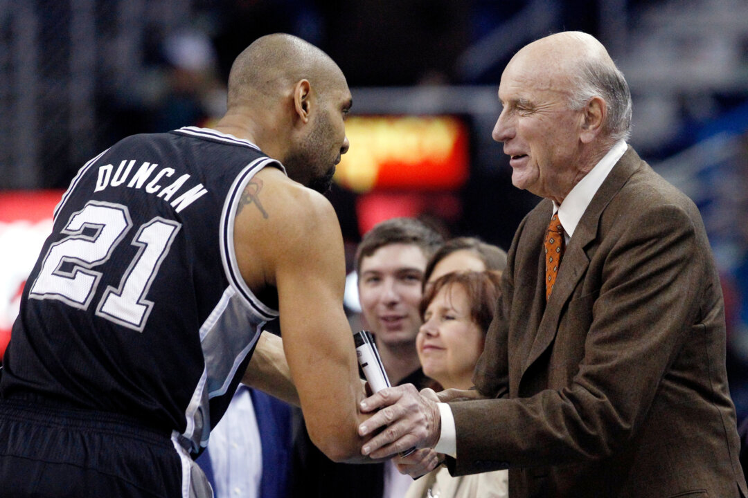 Bob Pettit, Imposing Hawks Great and First NBA MVP, Dies at 93