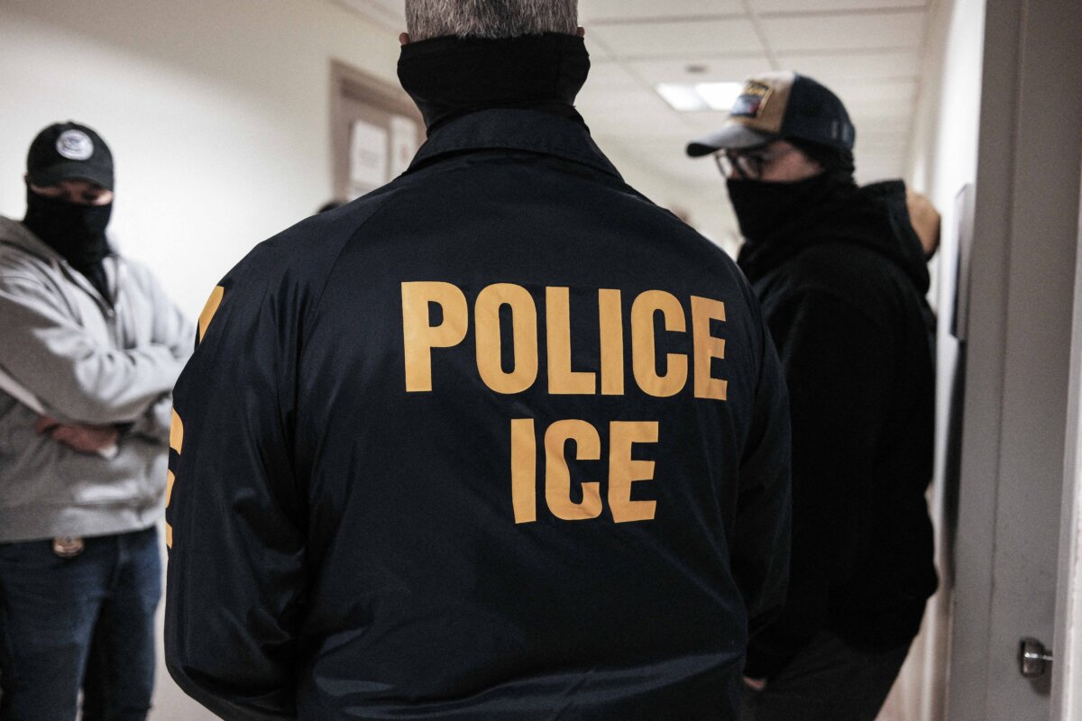 Federal agents in New York, on March 17, 2026. (Charly Triballeau / AFP)