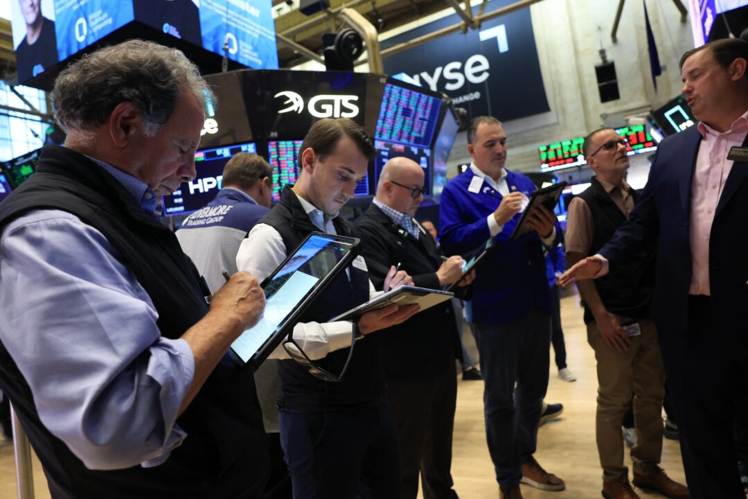 Wall Street Review: Tech Drives Stocks Higher, but Rising Bond Yields Cloud Outlook