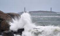 Nor’easter Leaves Over 100,000 Without Power, Cancels Hundreds of Flights