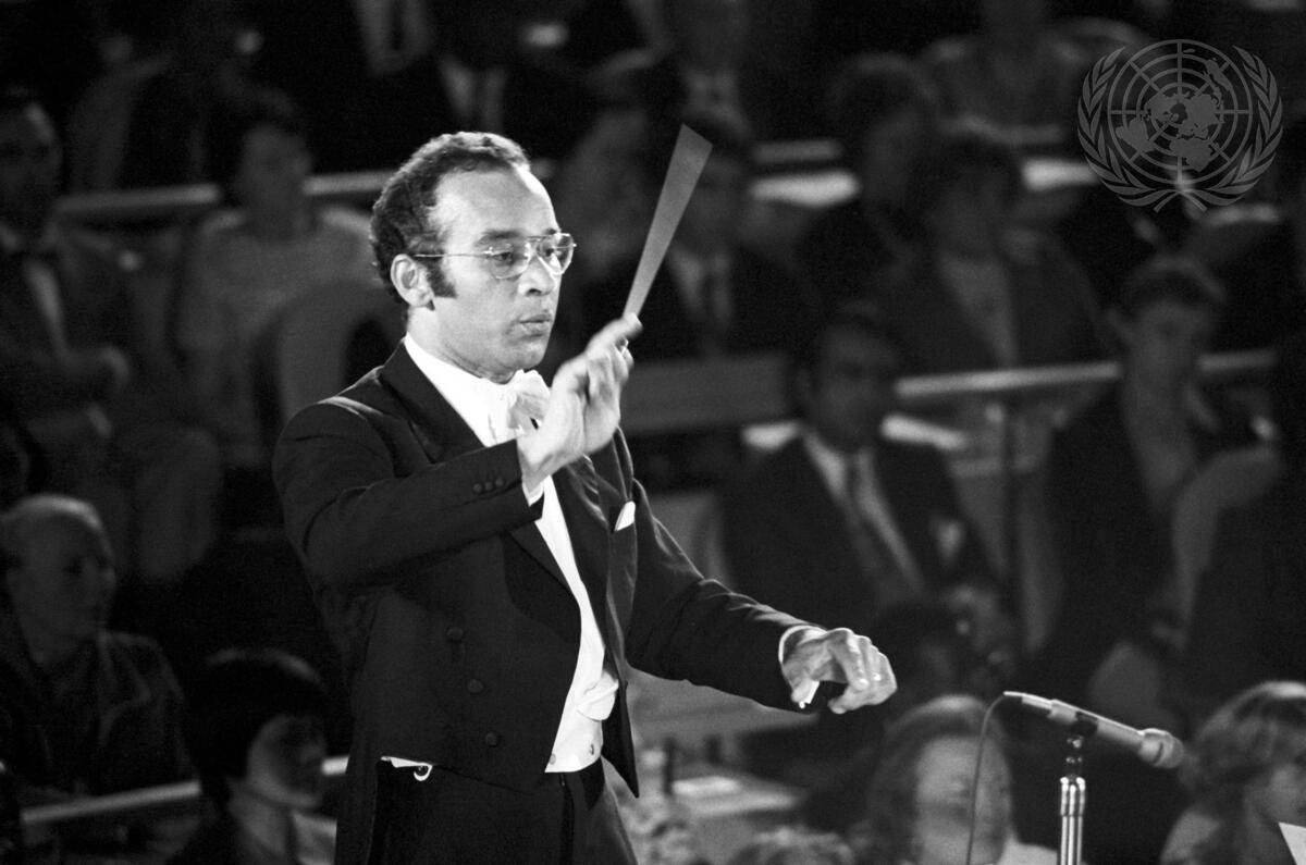 Henry Lewis conducting the New Jersey Symphony Orchestra at the 27th anniversary celebration of the founding of the United Nations in 1972. (UNphoto /Yutaka Nagata)