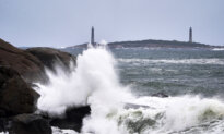 Nor’easter Leaves Over 100,000 Without Power, Cancels Hundreds of Flights