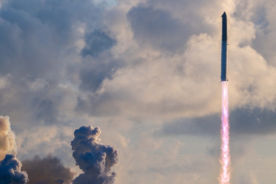 SpaceX Starship Launches Into Orbit for First Time