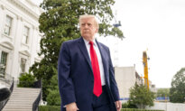 Trump, Industry Leaders Sign Voluntary Accord on AI Standards