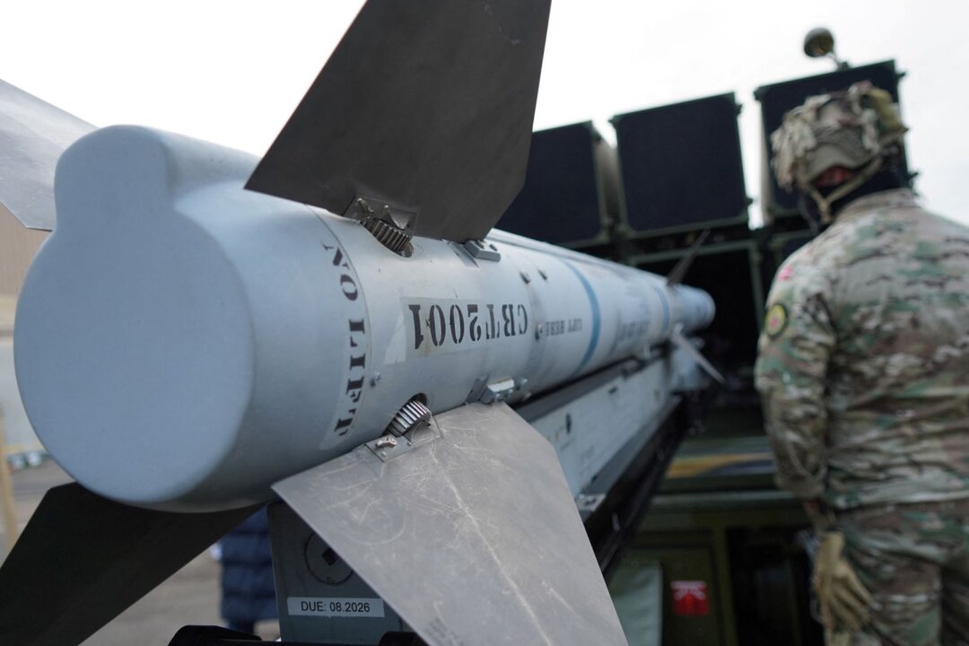 Pentagon Awards Raytheon $20.7 Billion Deal for Air-to-Air Missiles