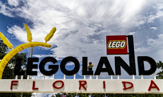 Christmas at Legoland: Lego Santa Drone Show, Rap Battle, Reindeer Refuel
