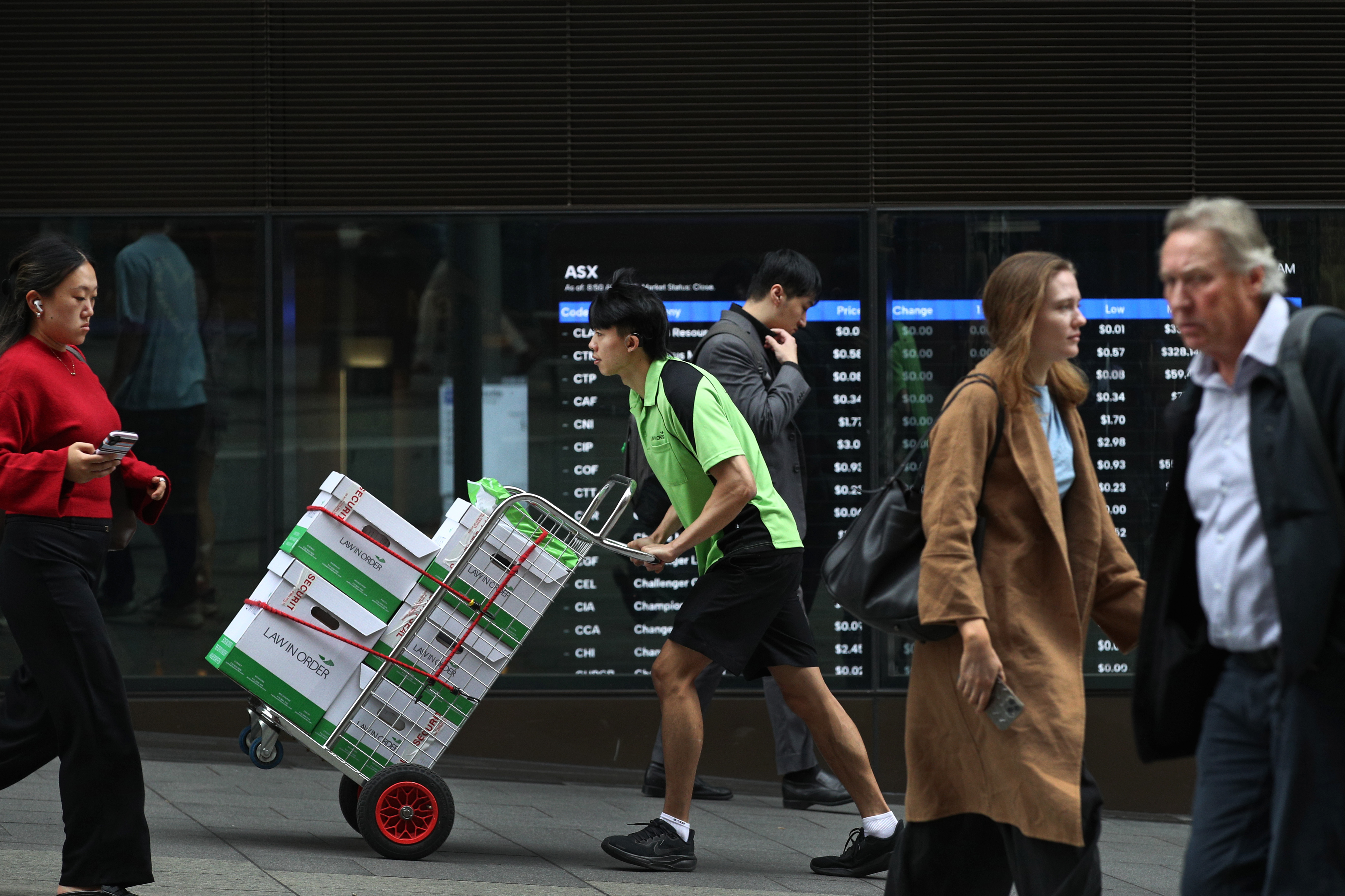 Australia's Economy Faces Strong Inflationary Pressure