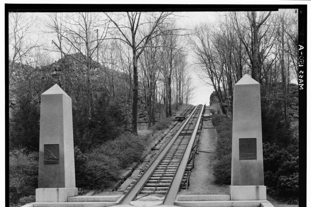 How the 50th Celebration of the Revolution Led to the First US Railroad