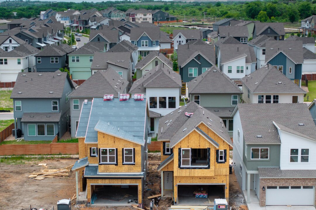 Home Sellers Deepen Price Cuts in September as Mortgage Rates Climb