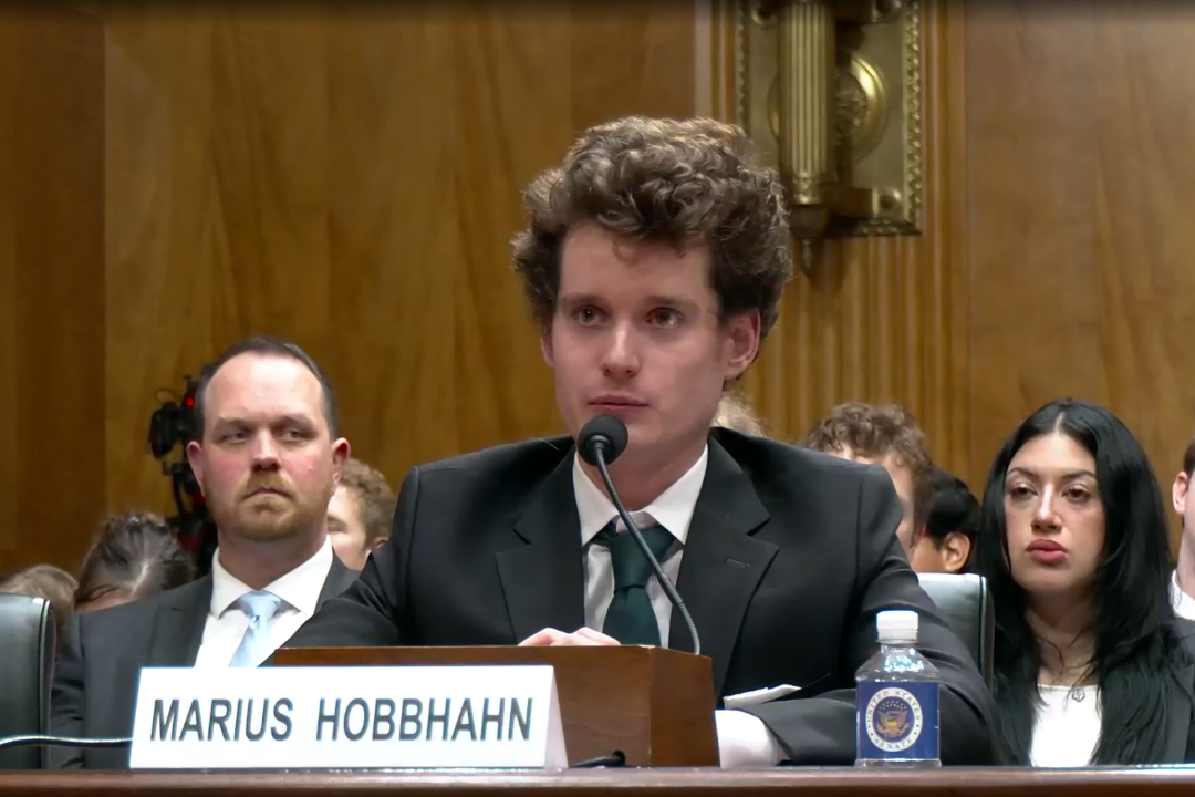 AI Less Than a Year Away From Developing Its Own Language, Researcher Tells Congress