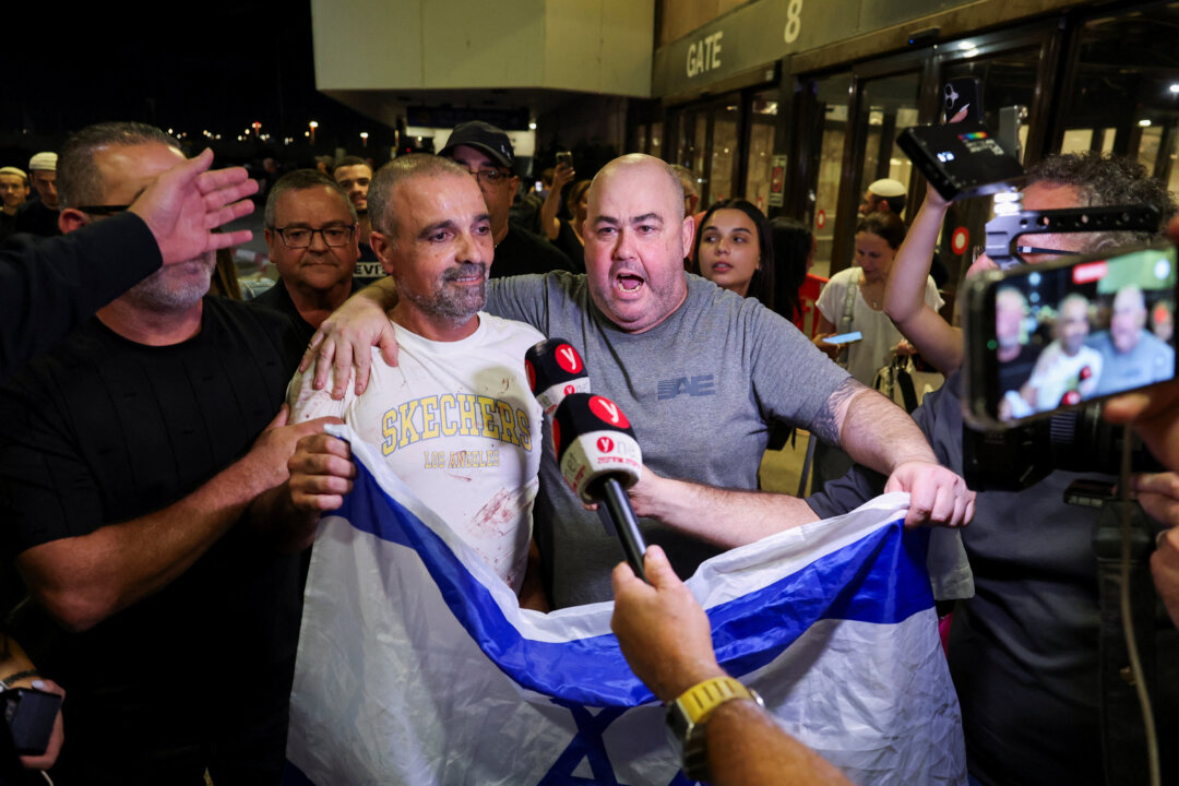 Israeli Passenger Recounts Subduing Co-Pilot, Pulling Jet Out of Dive