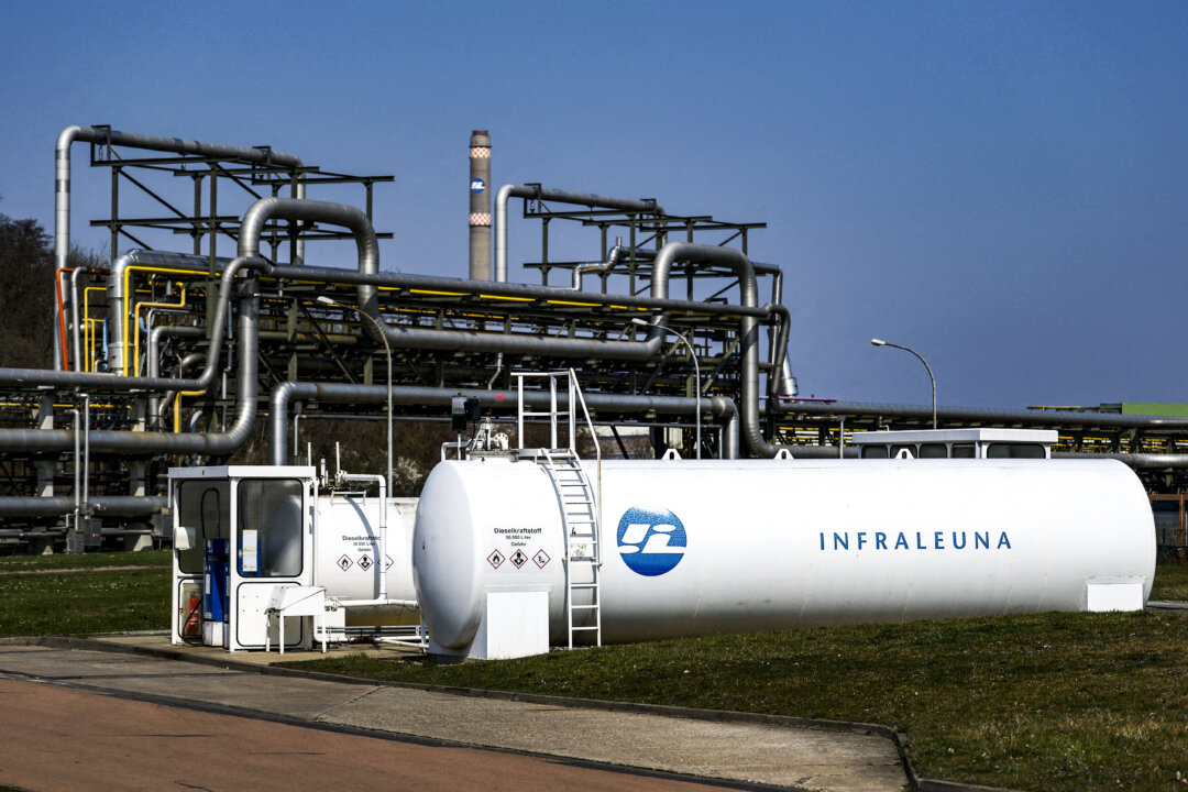 US Urges Europe to Tap Diesel Reserves as Prices Soar