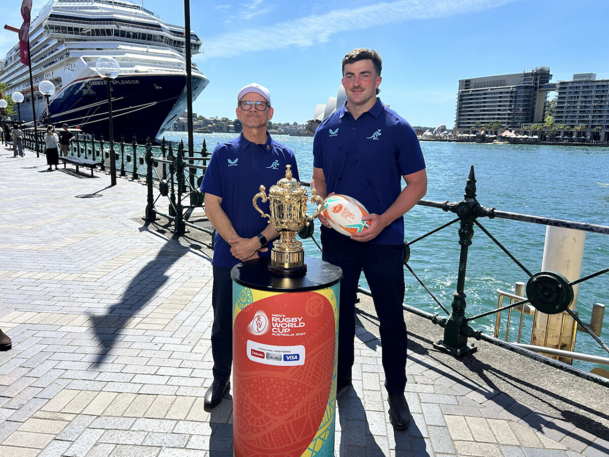 Wallabies coach Les Kiss and star player Jeremy Williams pose with the Rugby World Cup in Sydney on Oct. 1, 2026. (AAP Image/Morgan Reinwald)