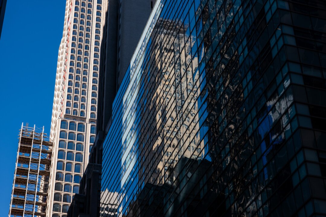 New York City’s AI Boom Fuels Office Growth but Squeezes Entry-Level Hiring, Report Says