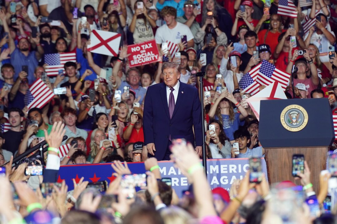 Trump Returns to Alabama City Where He Held First Mega-Rally to Stump for Republicans