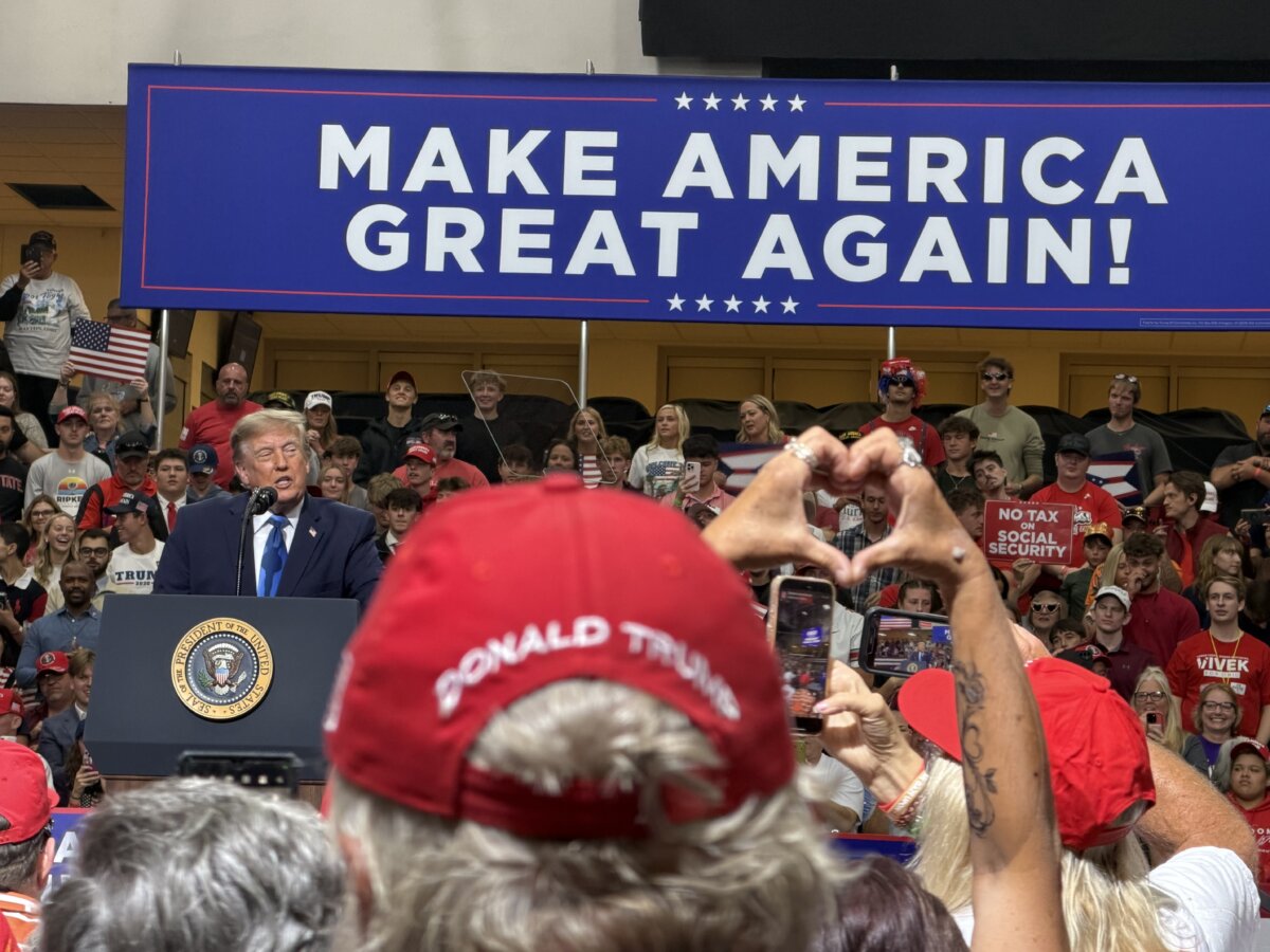 Ohioans cheer for President Donald Trump at a midterm election rally in Vandalia, Ohio, on Oct. 3, 2026. (Janice Hisle/The Epoch TImes)