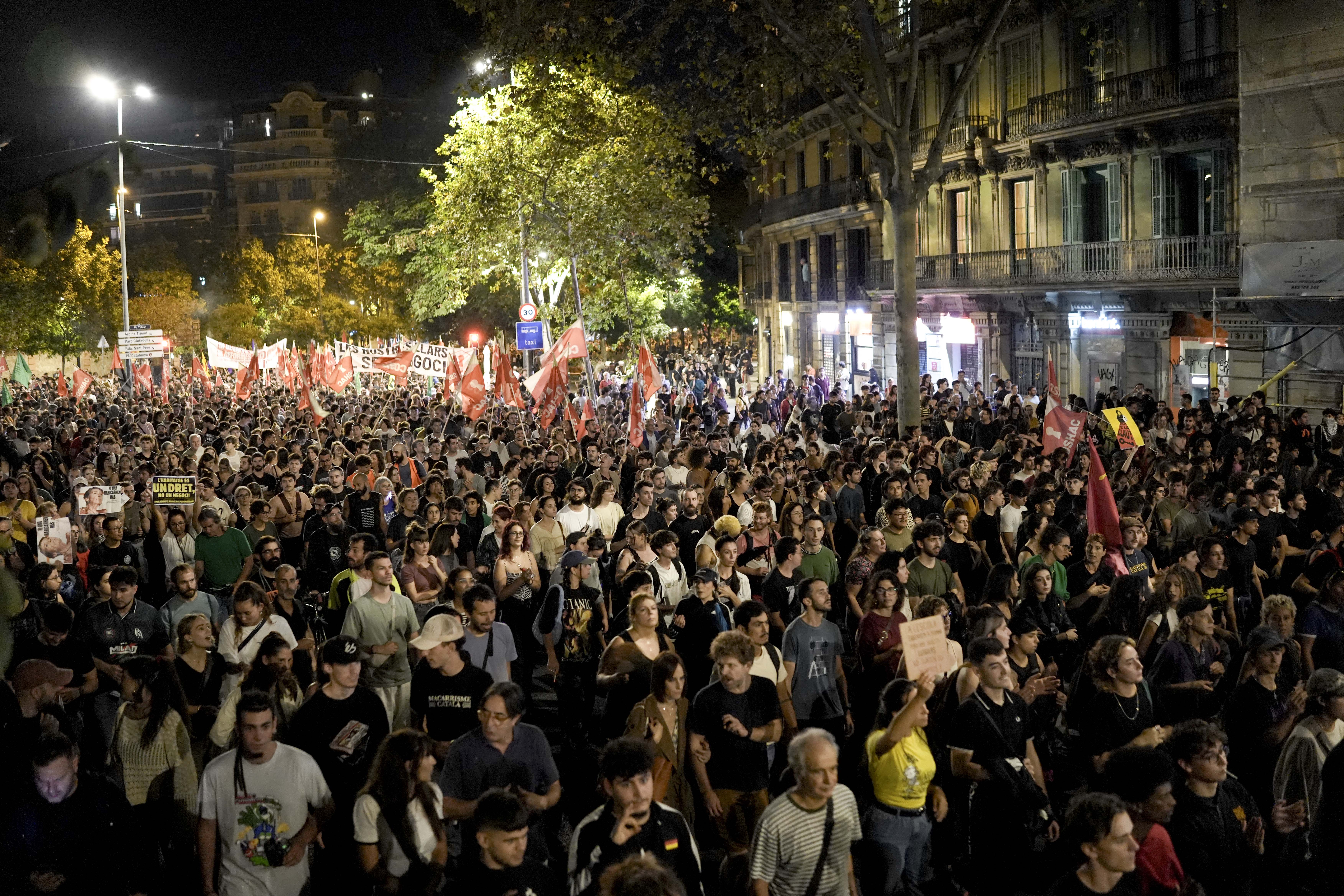  Housing Protests in Spain, Flooding in Senegal, and Girl with a Pearl Earring Returns